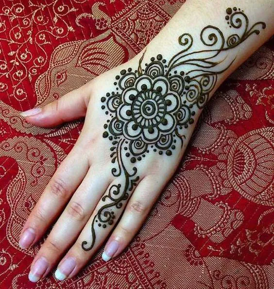 Arabic Simple Mehndi Designs for Kids with Elegant Lines