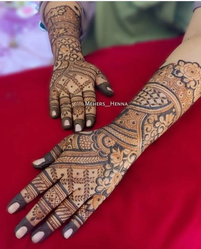 Stylish Dulhan Back Full Hand Bridal Mehndi Design