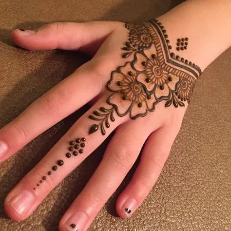 Simple Mehndi Designs for Kids Featuring Dots and Tiny Flowers