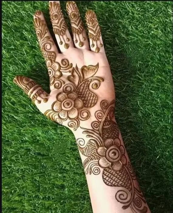 left hand front mehndi design