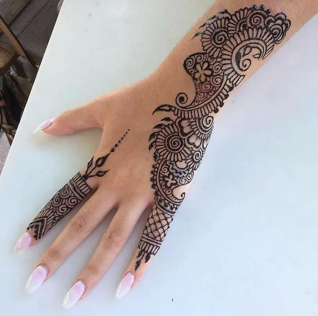 best left hand mehndi designs