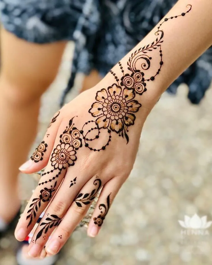 simple left hand mehndi design