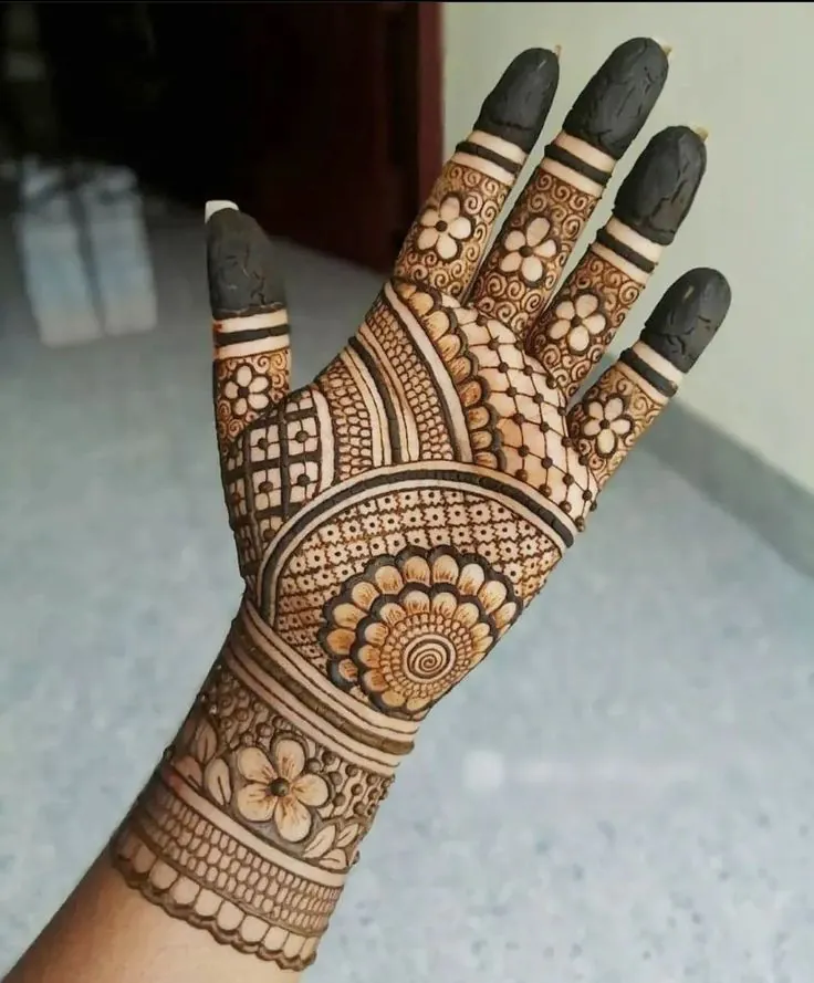 simple and beautiful mehndi design