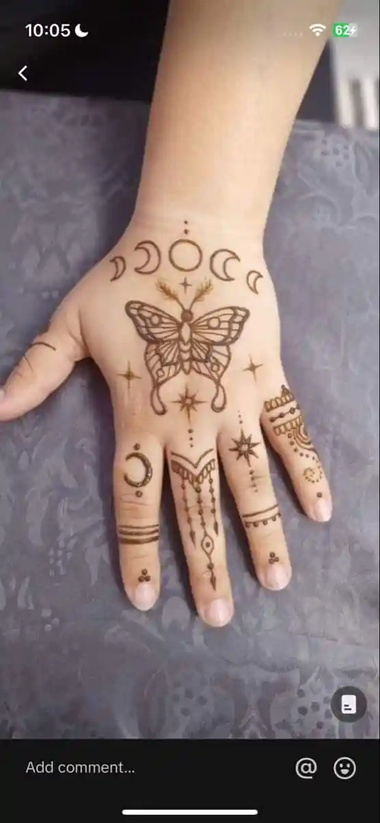 Arabic Simple Mehndi Designs for Kids with Bold Strokes