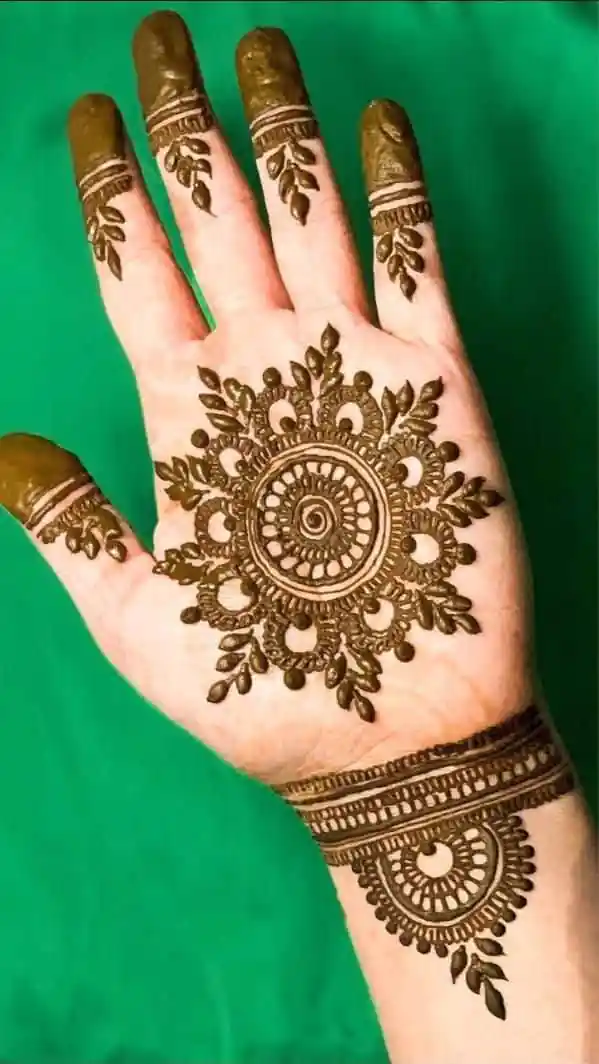 Simple Mehndi Designs for Kids Front Hand with Easy Paisley Art