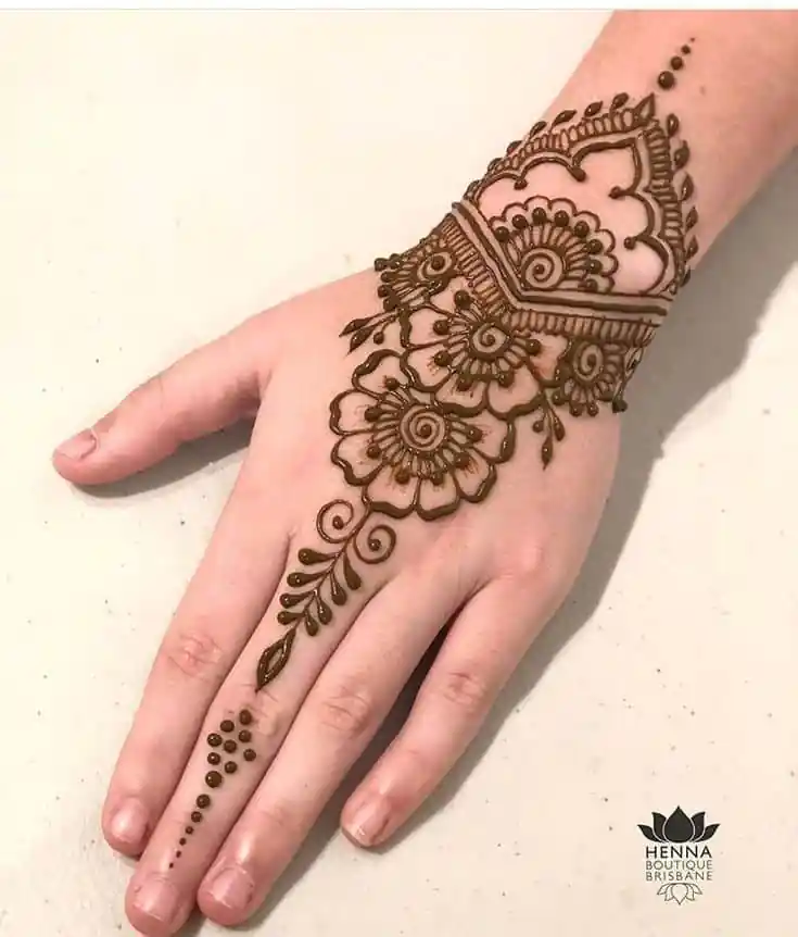 Cute and Easy Mehndi Designs for Kids with Paisley Touch